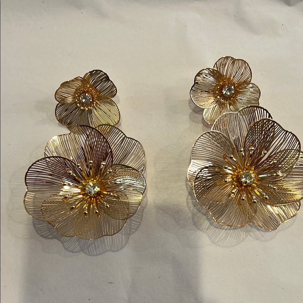 Elegant Gold Floral Earrings
